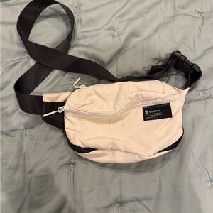 Lululemon Cream + black Belt Bag 3L